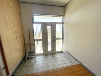大津市南小松中古戸建の玄関