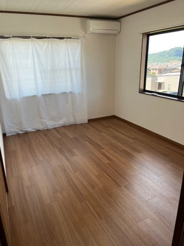 桜が丘東一丁目戸建ての洋室