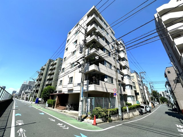 サンレイ天神橋の外観|主張しすぎず、それでいて印象に残る佇まい。ほどよい高さと洗練されたデザインが、安心感と心地よさを演出します。