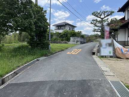 東広島市高屋町白市　新築一戸建て(全2棟）の前面道路含む現地写真