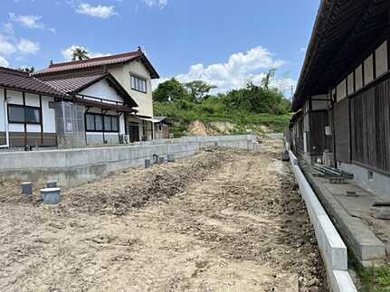 東広島市高屋町白市　新築一戸建て(全2棟）の前面道路含む現地写真