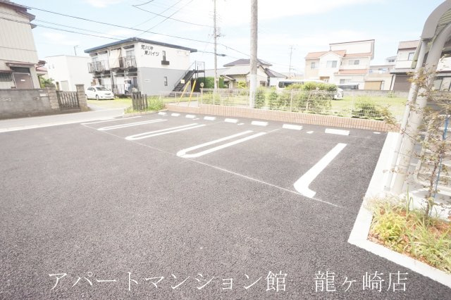 エスタシオンの駐車場