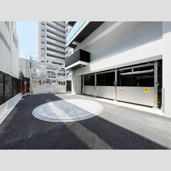 S-RESIDENCE小阪azureの駐車場