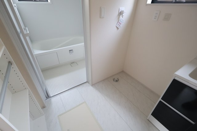 【ランドリースペース】 | 《仲介手数料無料》蓮田市椿山４丁目17-9(全1戸)新築一戸建てリーブルガーデン | 撮影日 2025年9月18日 15:40 晴れ