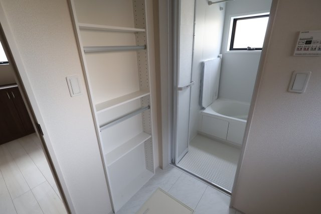 《仲介手数料無料》蓮田市椿山４丁目17-9(全1戸)新築一戸建てリーブルガーデンのランドリースペース|撮影日 2025年9月18日 15:40 晴れ