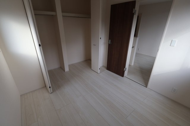 《仲介手数料無料》蓮田市椿山４丁目17-9(全1戸)新築一戸建てリーブルガーデンの洋室|撮影日 2025年9月18日 15:40 晴れ