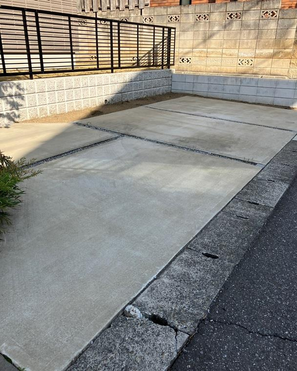 新富町戸建の駐車場