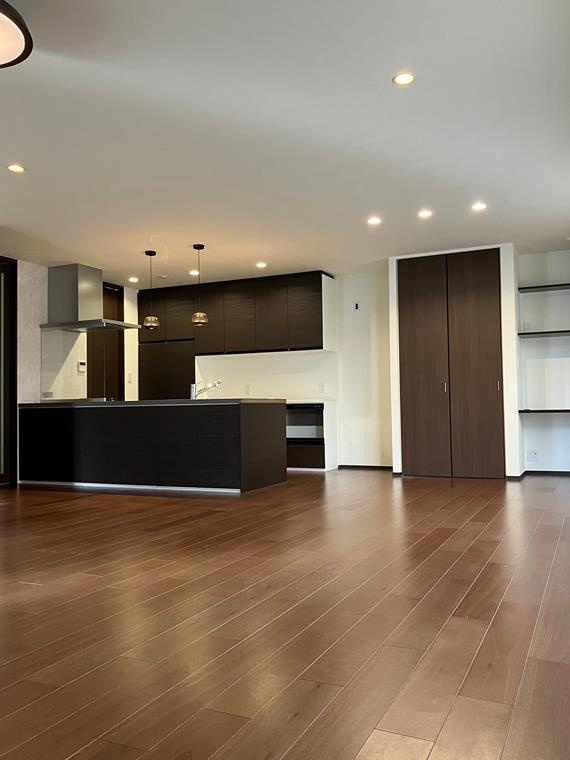 新富町戸建の居間・リビング