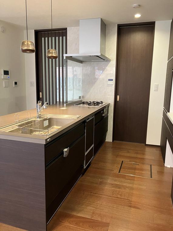 新富町戸建のキッチン