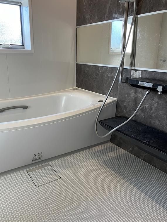 新富町戸建の浴室