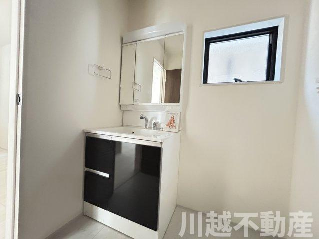 ３路線利用できるアクセスを選べるポジションの独立洗面台|お子様が飽きない環境が整っています