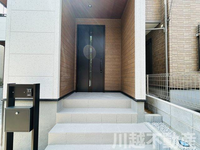 ３路線利用できるアクセスを選べるポジションの玄関|住宅ローンにご不安な方もご相談ください