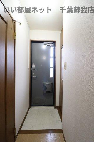 フォンティーヌ国分寺台の玄関|収納もある玄関です