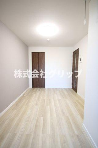 クレヴィスタ阪東橋の居間・リビング