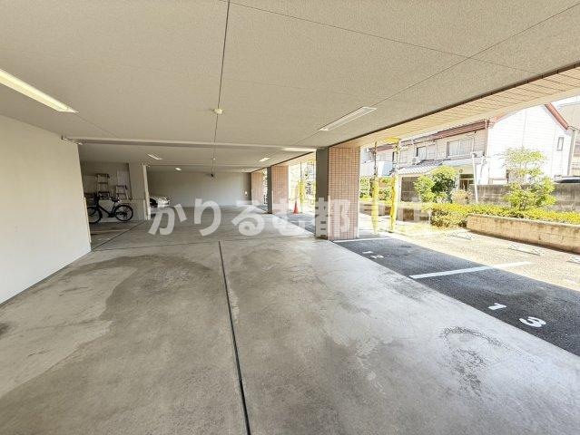 エスポワール野江の駐車場
