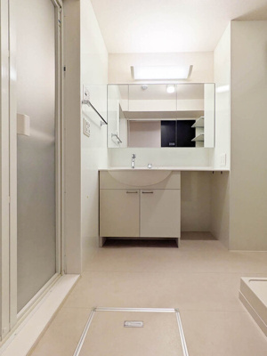 【洗面所】 | レジェンドピア | ゆったりとスペースのある洗面所