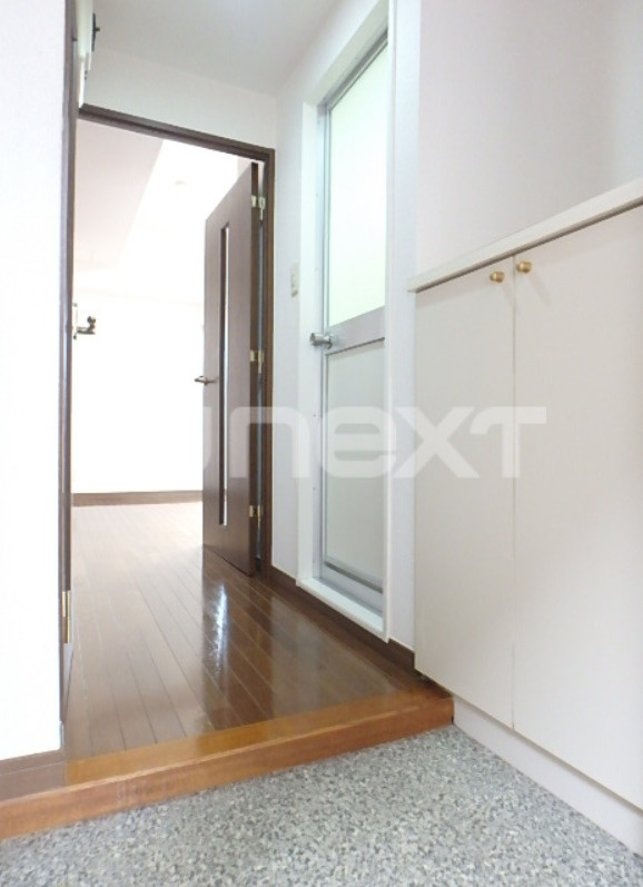 豊島区雑司が谷２丁目の賃貸マンションの玄関