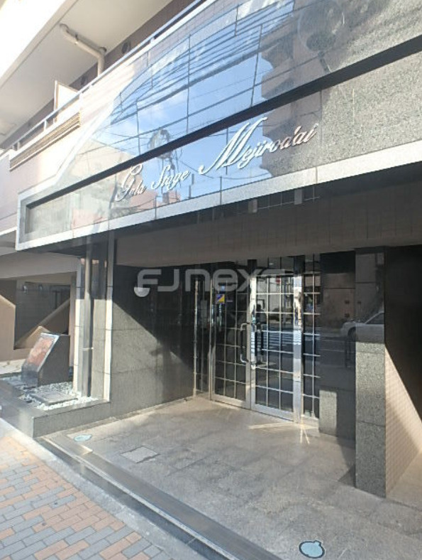 豊島区雑司が谷２丁目の賃貸マンションのエントランス