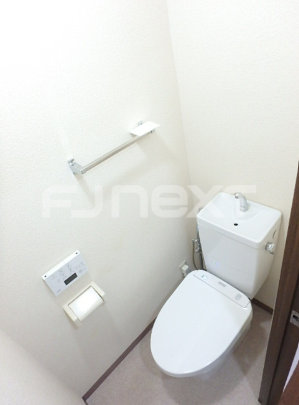 豊島区雑司が谷２丁目の賃貸マンションのトイレ