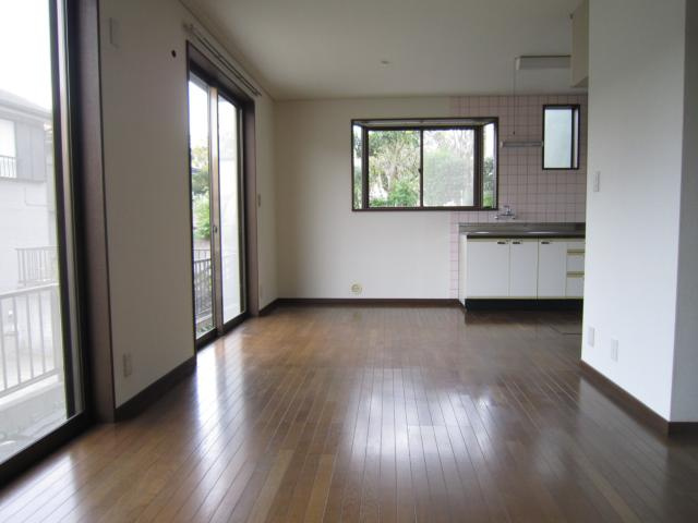 用田テラスＣ棟の居間・リビング