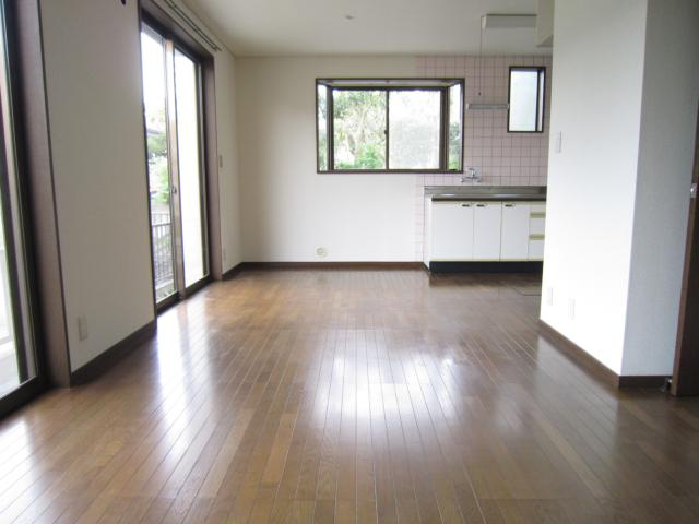 用田テラスＣ棟の居間・リビング