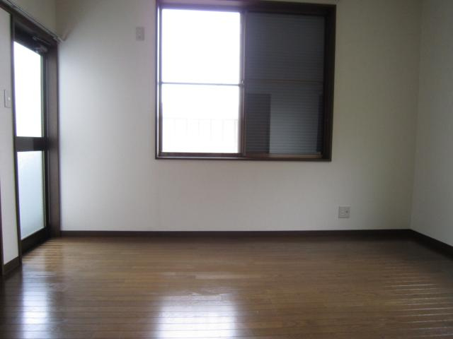 用田テラスＣ棟の居間・リビング