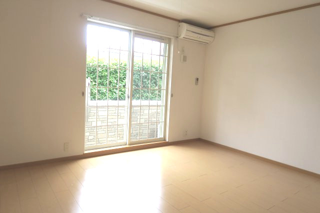 さいたま市浦和区領家３丁目のアパートの居間・リビング|☆明るい居室です☆