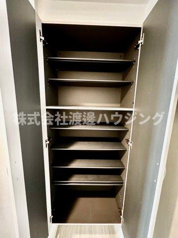 Alice Garden Esakaの収納|天井高シューズBOX