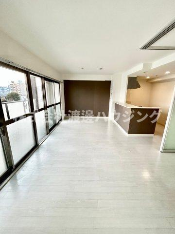 Alice Garden Esakaの居間・リビング