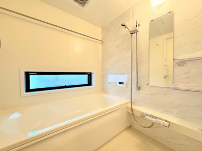 【浴室】 | ◆北野川新築戸建て◆ | 【モデルハウス写真】
◆モダンデザインの空間が気持ちよさを高めてくれるバスルーム。すっきりとした清潔感の中に都会的なセンスが感じられ、心身をリフレッシュできる寛ぎを深めてくれるスペースです。