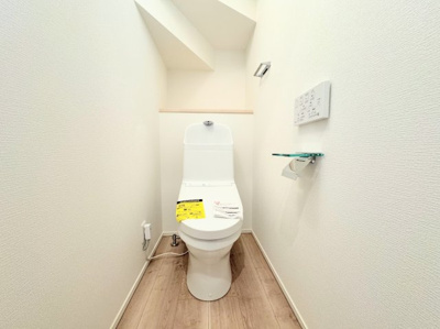 【トイレ】 | ◆北野川新築戸建て◆ | 【モデルハウス写真】
◆清潔感のある白を基調とした落ち着ける空間。