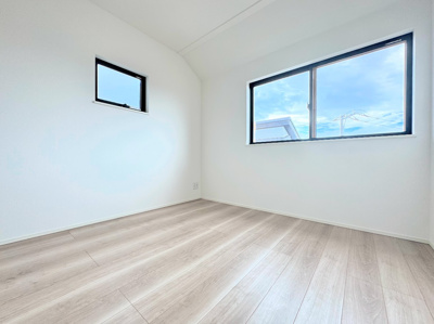 【洋室】 | ◆北野川新築戸建て◆ | 【モデルハウス写真】
◆子どものスタディ空間として、あるいは書斎やホビールームとして生活スタイルに合わせて使えるプライベートルーム。居心地のいい落ち着いたインテリアが似合います。