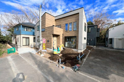 【周辺】 | ◆北野川新築戸建て◆ | ◆爽やかな青空の下に贅沢なほどに降り注ぐ陽光、豊かな居住性と、クオリティが見事に調和した住空間は、住まうことの喜びを感じさせてくれます。ゆとりある広い敷地で開放的なお住まいです。