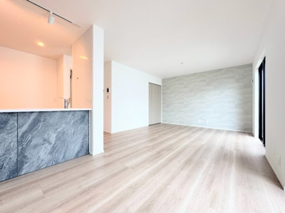 【居間・リビング】 | ◆北野川新築戸建て◆ | 【モデルハウス写真】
◆リビングは一日中太陽の光が射し込みます。家族が集まる空間は、自然と笑顔が溢れます！