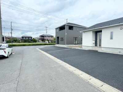 【前面道路含む現地写真】 | 神栖市土合東3号棟 | お気軽に0476-37-3888までお問合せ下さい。