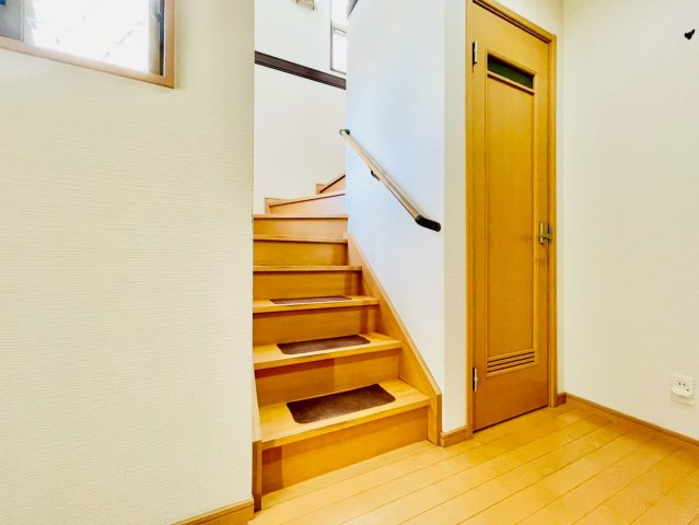 名東区猪子石一丁目戸建のその他|階段
