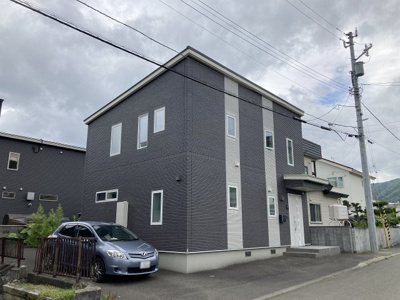 【外観】 | 西区平和1-8　戸建 | P3～4台可能で駐車も楽々です♪