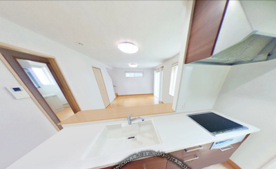 【キッチン】 | 西区平和1-8　戸建 | リビングの様子も確認しやすいオープンキッチン♪