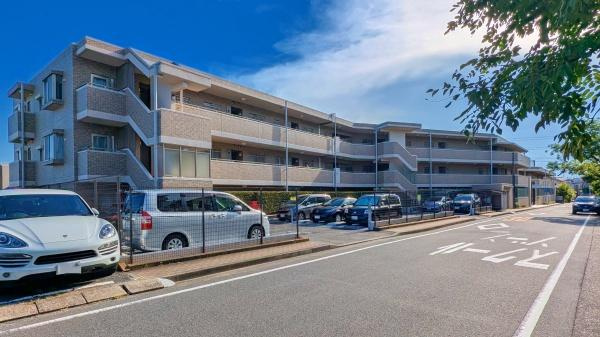 横浜市戸塚区前田町の中古マンションの外観|周辺は落ち着いた街並み。
お気軽にお問い合わせください。