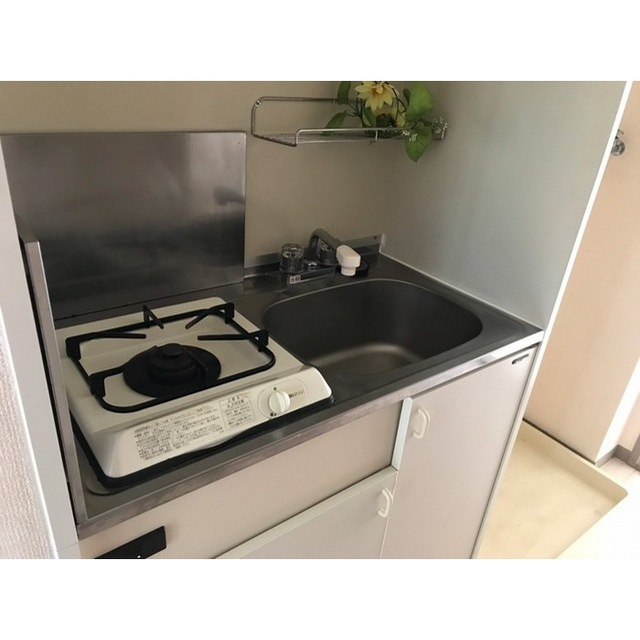 岐阜市柳津町上佐波３丁目のアパートのキッチン