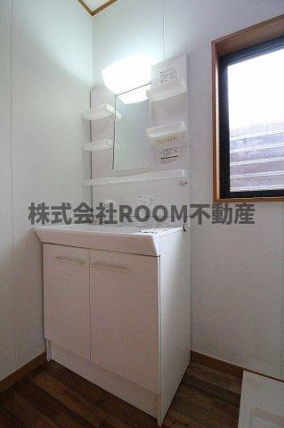 山角貸家の独立洗面台|独立洗面化粧台付き