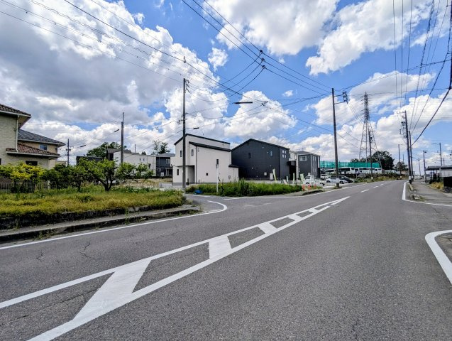 瀬戸市品野町6丁目プロジェクト　角地の前面道路含む現地写真