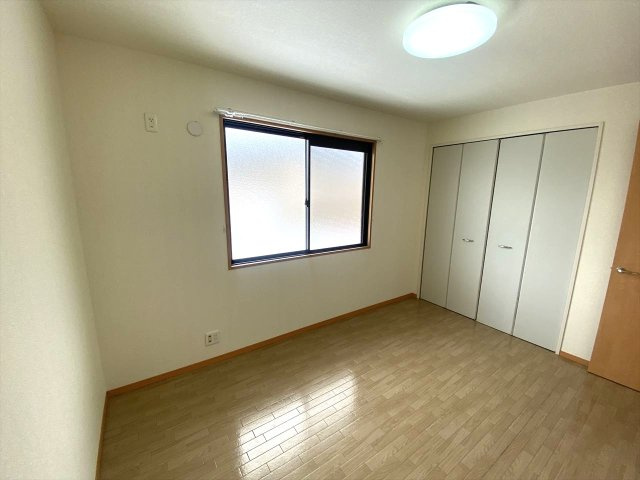 ドミールの洋室