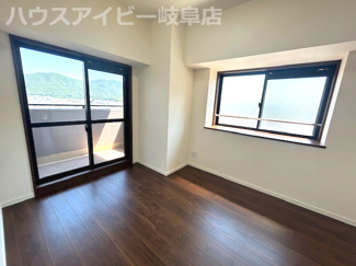 【洋室】 | ダイアパレス岐阜長良10階部分！岐阜城・長良川が一望出来ます♪夏には長良川花火大会も見えます | ダイアパレス岐阜長良10階部分！岐阜城・長良川が一望出来ます♪夏には長良川花火大会もお部屋から見えます