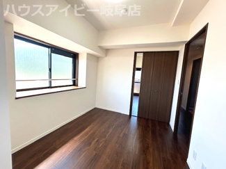 【洋室】 | ダイアパレス岐阜長良10階部分！岐阜城・長良川が一望出来ます♪夏には長良川花火大会も見えます | ダイアパレス岐阜長良10階部分！岐阜城・長良川が一望出来ます♪夏には長良川花火大会もお部屋から見えます