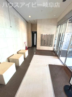 【エントランス】 | ダイアパレス岐阜長良10階部分！岐阜城・長良川が一望出来ます♪夏には長良川花火大会も見えます | ダイアパレス岐阜長良10階部分！岐阜城・長良川が一望出来ます♪夏には長良川花火大会もお部屋から見えます