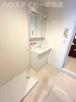 【洗面所】 | ダイアパレス岐阜長良10階部分！岐阜城・長良川が一望出来ます♪夏には長良川花火大会も見えます | ダイアパレス岐阜長良10階部分！岐阜城・長良川が一望出来ます♪夏には長良川花火大会もお部屋から見えます