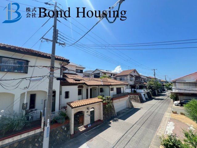 三方角地・小中学校徒歩10分圏内　青山台1丁目の前面道路含む現地写真