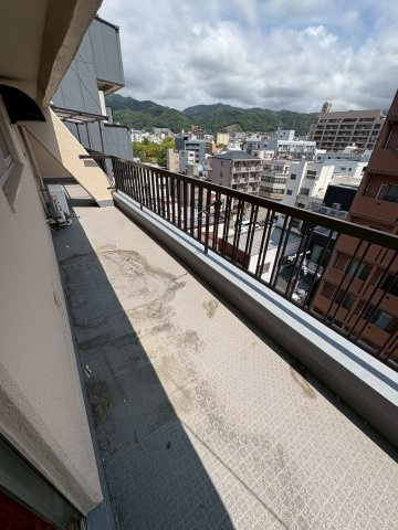 モアライフ湊川のバルコニー|開放的で明るい空間を演出してくれるバルコニーです