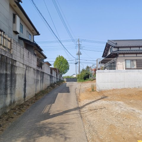 東松山市毛塚  土地364坪の前面道路含む現地写真|南側約2.73ｍ公道に約17.4ｍ接す